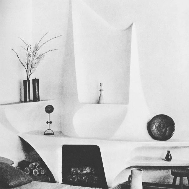 .
Valentine Schlegel
1925 - 2021

#valentineschlegel #cheminée #sculptrice #chemineeenplatre #ceramiste #jedorsjetravaille