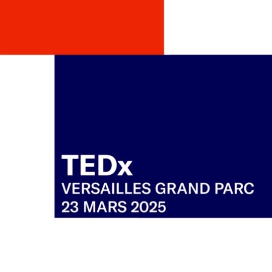 .
Lien et Commun

Mais pourquoi ce thème ?

Notre société a besoin de recréer du lien et du commun, des espaces que les hommes se partagent et qu’ils partagent avec le vivant.

Cette idée raisonne dans toutes les dimensions de l’humanité et du vivant : océan, habitat, chant, histoire, architecture, patrimoine, gastronomie, santé, sport, management, cheval.

Elle interroge la façon dont les individus et les communautés peuvent se connecter et collaborer pour relever les défis globaux et construire un avenir plus juste et durable pour tous.

Le 23 Mars 2025 dernier a eu lieu 10 conférences autour de ce thème unique !

#tedx #lienxcommun #versaillesgrandparc #ecuriesversailles #conference #2025