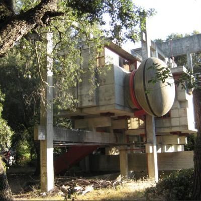 .
Casa Sperimentale
Fregene - Italie
1976

Architectes : Giuseppe Perugini, Uga de Plaisant, Raynaldo Perugini

#green #architecture #naturelovers #naturewillwinintheend #retrouversesdroits #architecturephotography #archiporn #architecture #architecturelovers #arch #creative_architecture #design #designlovers #lookingup_architecture #architecture_hunter #designboom #dezeen #startarchitects #architecturemodel #thebestarchitecture