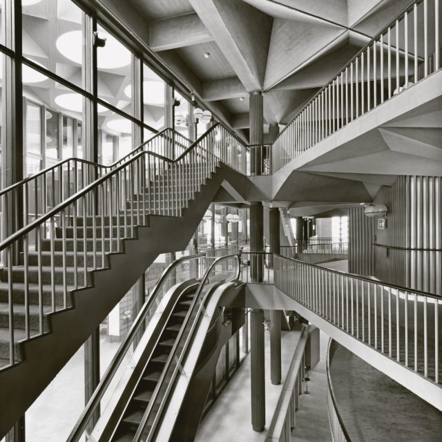 .
Pier Luigi Nervi
Architecte - Designer - Photographe
1905 - 1973

#carlomollino #architecturephotography #archiporn #architecture #architecturelovers #arch #creative_architecture #design #designlovers #lookingup_architecture #architecture_hunter #designboom #dezeen #startarchitects #architecturemodel #thebestarchitecture #architecteingénieur #structurebeton