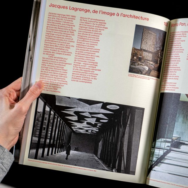 PARTIES COMMUNES, l’exposition que nous avons, Jean Philippe Hugron et moi-même avec Rosa Naudin, imaginée.

Elle est le fruit d’un long travail de recherche mené sur trois ans, lequel donne lieu à une publication éponyme dont le graphisme a été superbement imaginé par @jadoooh

Tout un chacun pourra y découvrir l’histoire des parties communes, l’analyse de plusieurs cas spécifiques ainsi qu’une étude des usages... le tout est illustré par des documents anciens mais aussi par deux reportages photographiques inédits, l’un d’Hortense Soichet @hortensesoichet et l’autre d’Odile van den Woldenberg @doors_od

Le Pavillon de l’Arsenal @pavillonarsenal nous a formidablement accompagné dans cette aventure... collective !

📍Hôpital La Rochefoucauld
15 avenue du général Leclerc, Paris 14e

🕙 Du 26 novembre 2025 au 8 mars 2026
Mercredi - Vendredi : 12h-17h
Samedi - Dimanche : 12h-19h

Merci à @bsantiard pour les photos