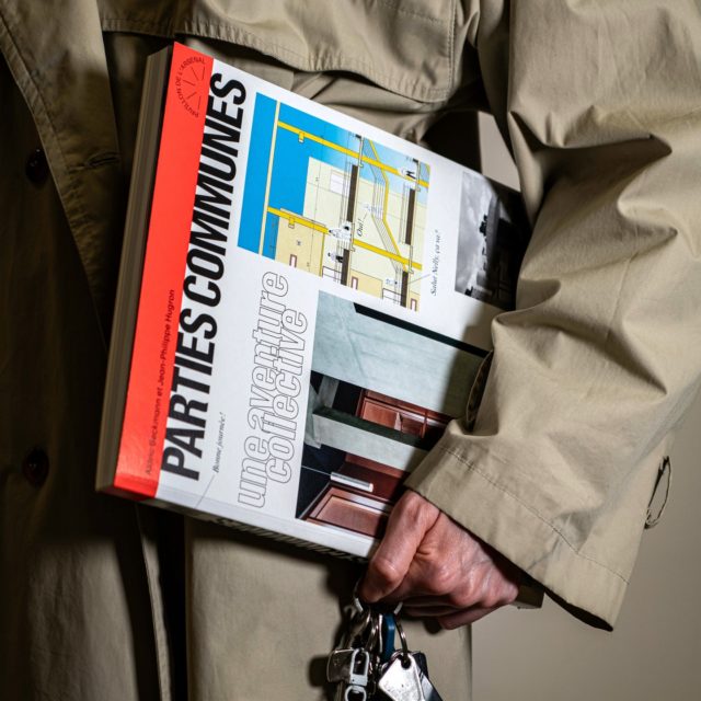 PARTIES COMMUNES, l’exposition que nous avons, Jean Philippe Hugron et moi-même avec Rosa Naudin, imaginée.

Elle est le fruit d’un long travail de recherche mené sur trois ans, lequel donne lieu à une publication éponyme dont le graphisme a été superbement imaginé par @jadoooh

Tout un chacun pourra y découvrir l’histoire des parties communes, l’analyse de plusieurs cas spécifiques ainsi qu’une étude des usages... le tout est illustré par des documents anciens mais aussi par deux reportages photographiques inédits, l’un d’Hortense Soichet @hortensesoichet et l’autre d’Odile van den Woldenberg @doors_od

Le Pavillon de l’Arsenal @pavillonarsenal nous a formidablement accompagné dans cette aventure... collective !

📍Hôpital La Rochefoucauld
15 avenue du général Leclerc, Paris 14e

🕙 Du 26 novembre 2025 au 8 mars 2026
Mercredi - Vendredi : 12h-17h
Samedi - Dimanche : 12h-19h

Merci à @bsantiard pour les photos