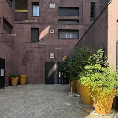 .
18 ans après
Logements ZAC Massena
Paris 13°
2007

Merci pour les photos : @odilevdw 

#architecture #frenchtouch #habitat #housing #logements #facade #design #art #photography #city #urbanscape #skyline #architect #golden #concrete #instagood #primeshots #visualgang #photohunt #instadaily
#archicool #paris #archiporn #designboom
#aldricbeckmann